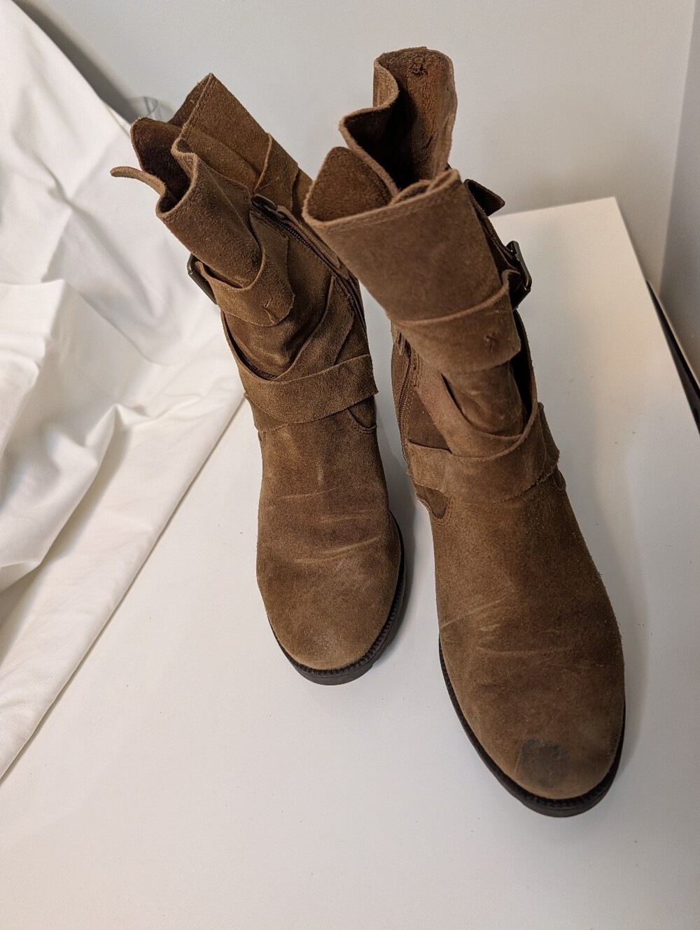 Clarks as is 9.5 suede heeled boots